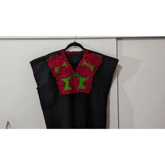 Unbranded Tops - Floral Embroidered Mexican Inspired V-NeckTop